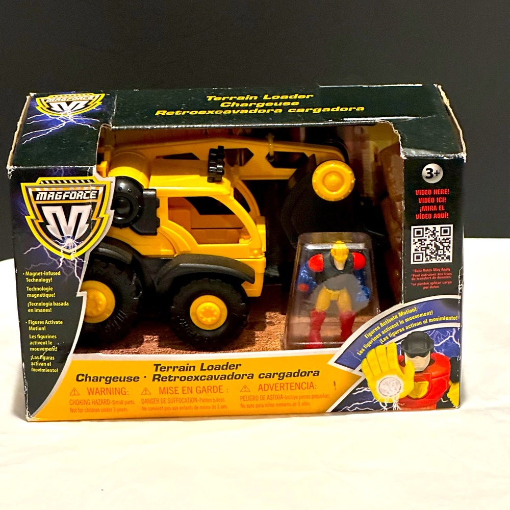 TOYS R US MAGFORCE TERRAIN LOADER 7" TOY VEHICLE MAGNETIC TECHNOLOGY W/ FIGURES